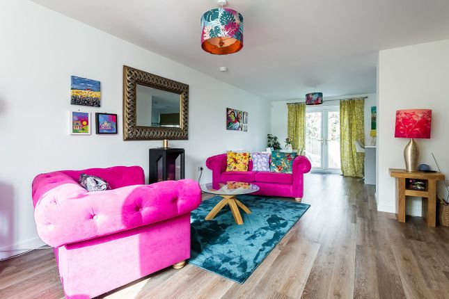 23, St Gellert Gardens, Loanhead photo 2