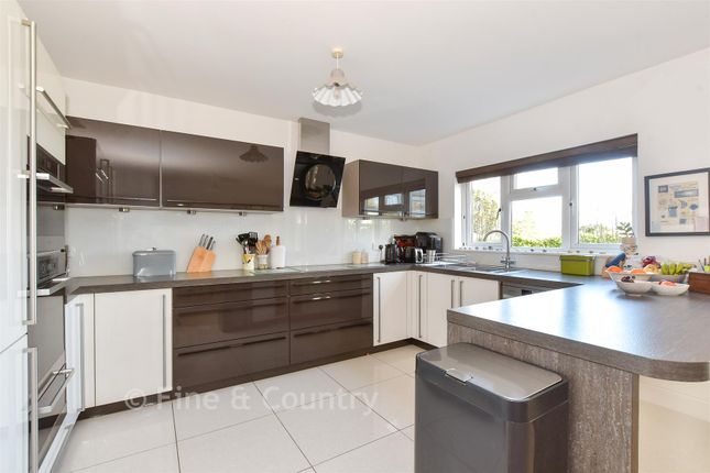 Bowlings, Bedbury Lane, Freshwater photo 4