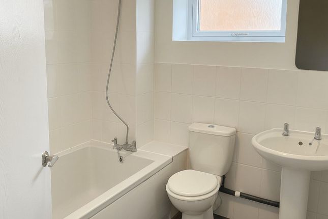 34 Moorland Gardens, Luton photo 5