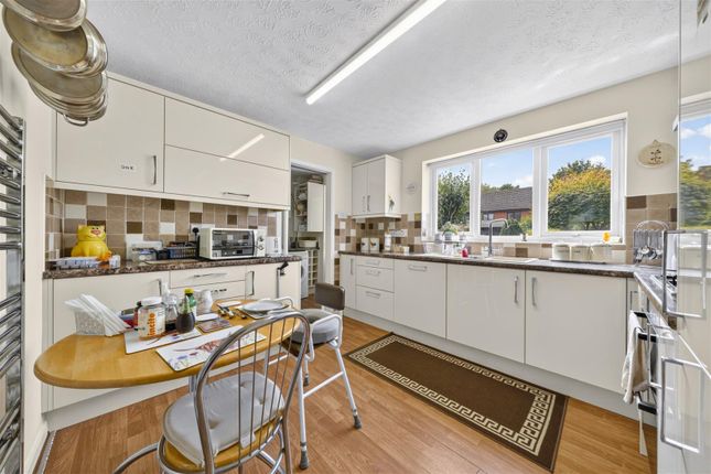 32, Clowbridge Drive, Loughborough photo 4