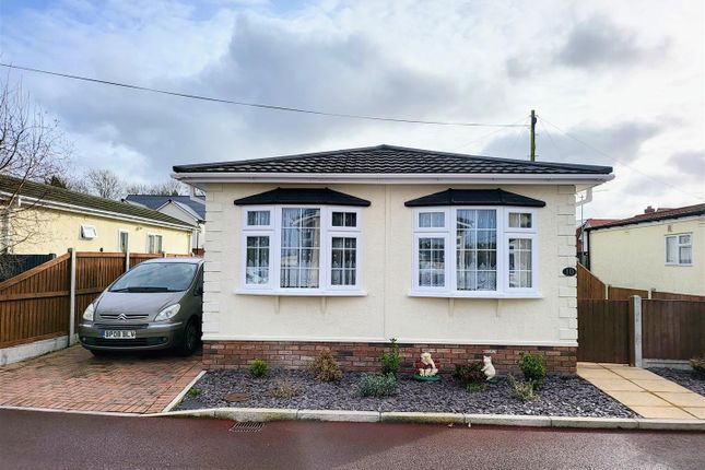 Thumbnail Mobile/park home for sale in London Road, Fowlmere, Royston