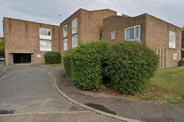 207 Sunderland Court,, Whitley Close, Surrey photo 4
