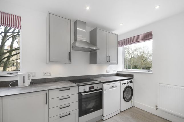 Thumbnail Flat to rent in Parkgate Road, London