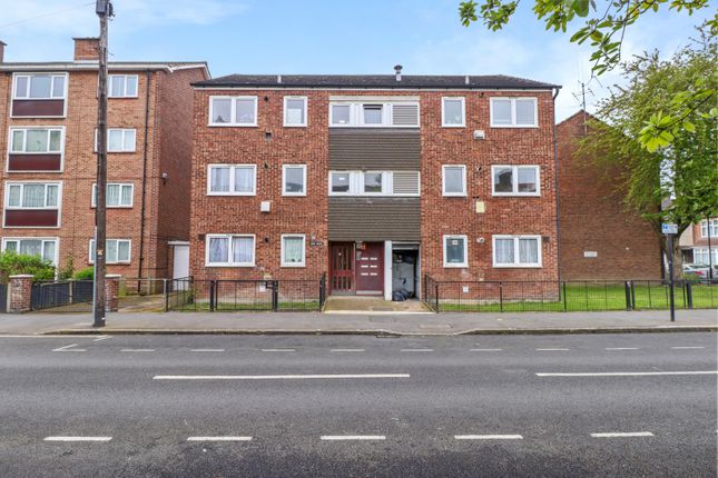 Thumbnail Flat to rent in Dore Avenue, London