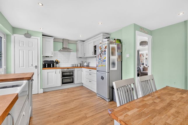 1, Kingfisher Drive, South Benfleet photo 2