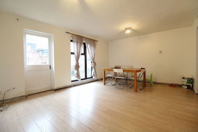 44 Hilltop Court, Downs Road, Luton photo 3