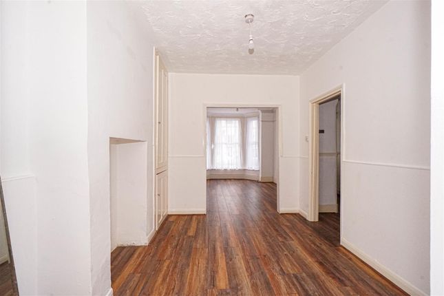 11, Gordon Road, Hastings photo 4