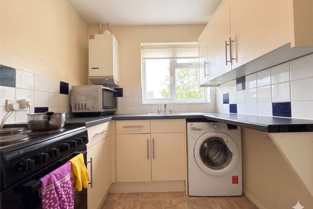 10, Mainstone Close, Camberley photo 4