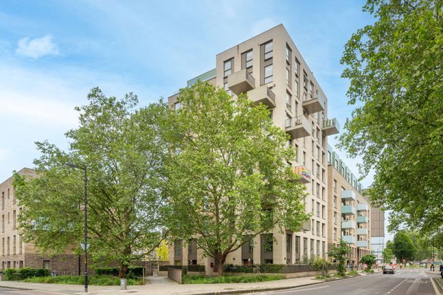 Thumbnail Flat for sale in East Street, Elephant And Castle, London