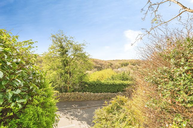 20, Dam Hill, Huddersfield photo 2