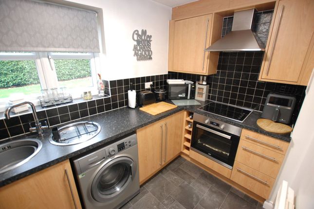11, Lower Carrs, Greater Manchester photo 4