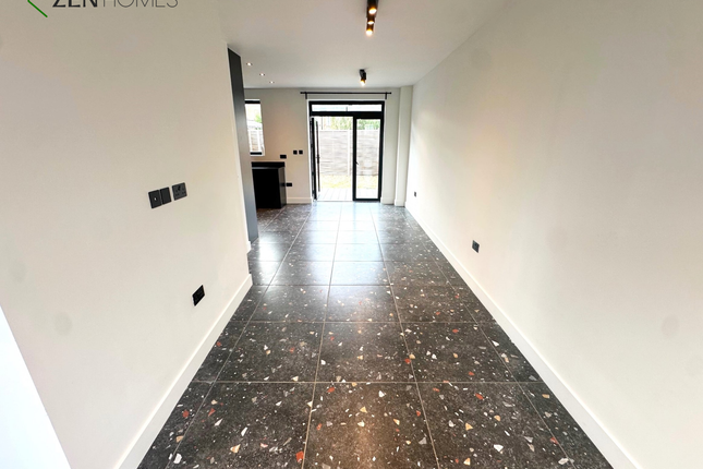 4 Tamarind Mews, London photo 4
