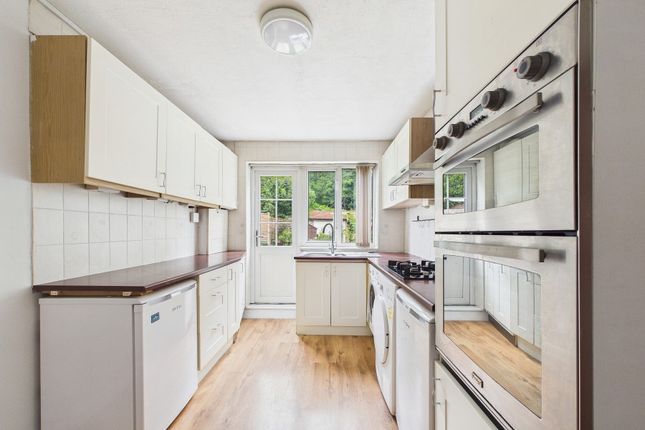 Farm Court  3, Farm Road, Camberley photo 5