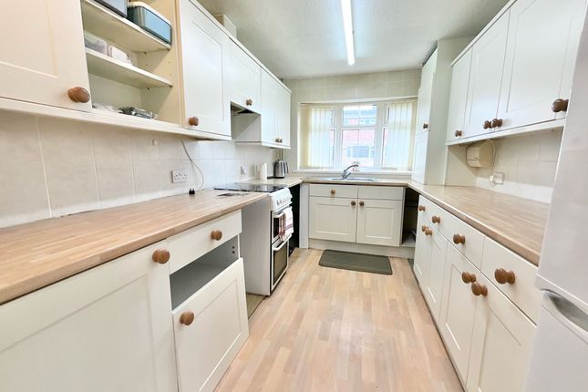 1 Coneygreave Close, Stoke-On-Trent photo 3
