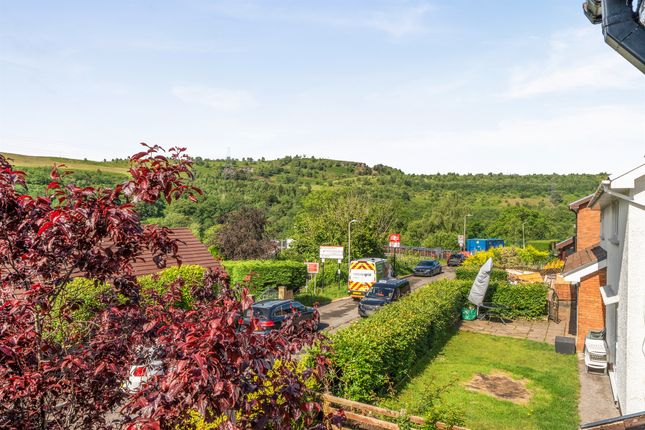 20, Taff Vale Estate, Treharris photo 3