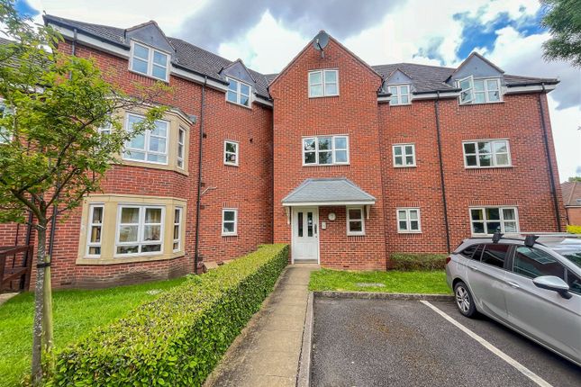Thumbnail Flat for sale in Middlewood Close, Solihull