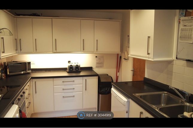 Aintree Road, Crawley photo 5