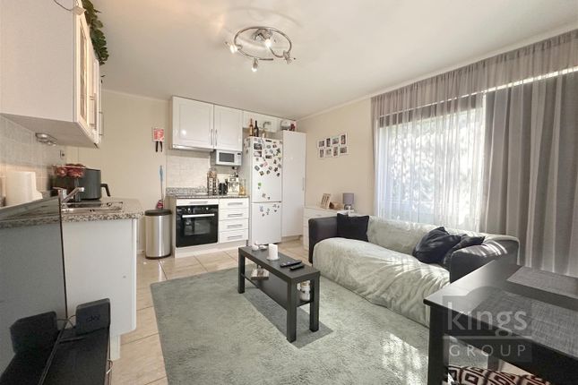 Thumbnail Flat to rent in Avalon Close, The Ridgeway, Enfield