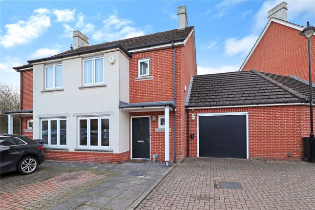 2-bed house on 7, Browne Close, Surrey, £425,000