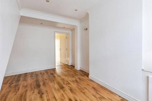 22, Washbrook Road, RUSHDEN photo 3