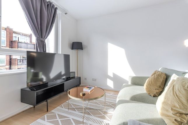 Vanbrugh Court, Wincott Street photo 2