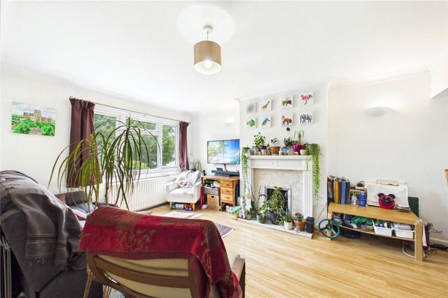 14, Meadow Way, Reading photo 4