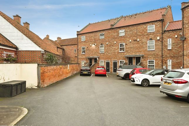 6 Wellesley Court, Retford photo 2