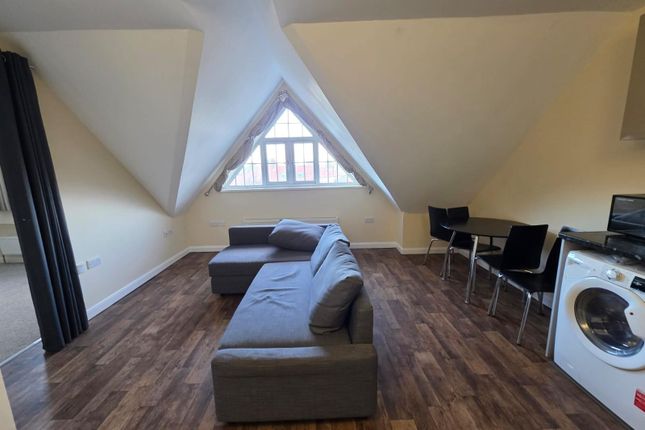 1 Bed Flat To Rent Upper Sutton Lane, Hounslow Tw5