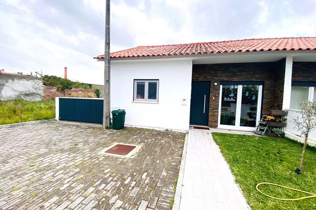 Semi-detached bungalow for sale in Marinha Grande, Leiria, Costa De Prata, Portugal