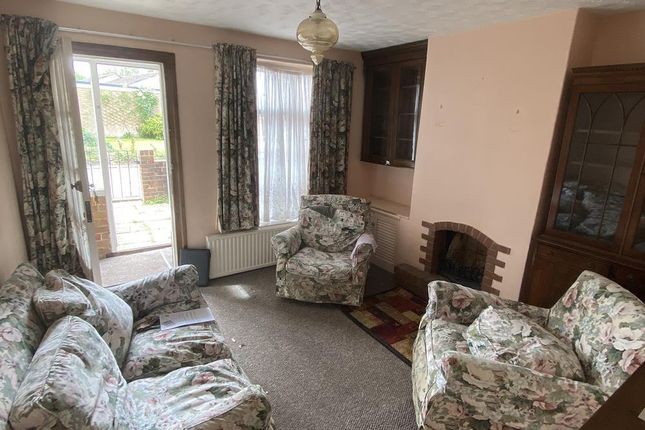 4 Springdale Cottages, Hedsor Road, Bourne End photo 3