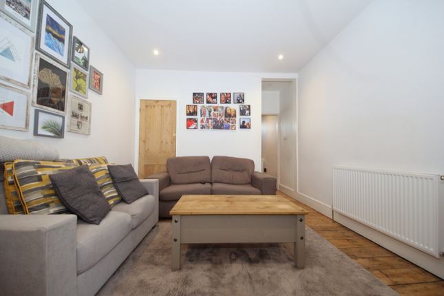 25 Churchbury Road, Enfield photo 3