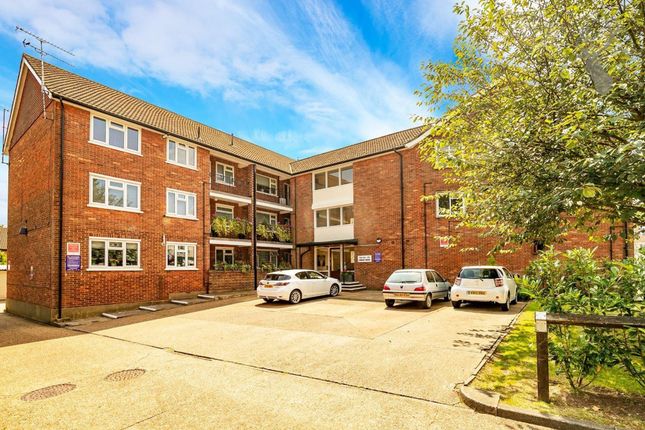 2-bed flat on 22a Forest Drive, Epping, £395,000