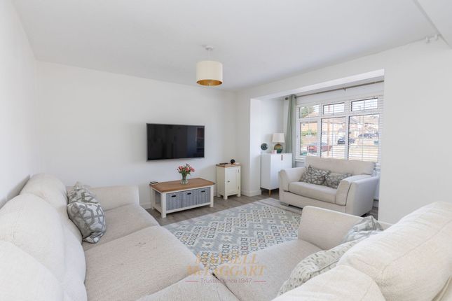 40 Chaucer Road, Crawley photo 4