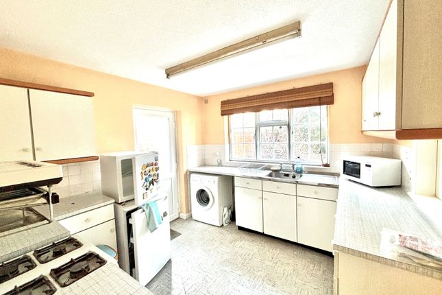5, Vicarage Court, Egham photo 3