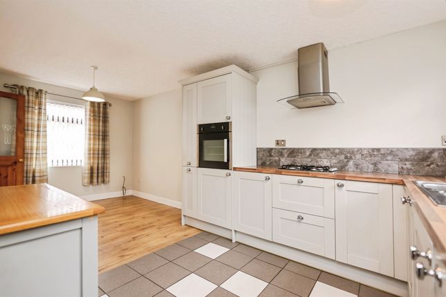 21, Stella Croft, Birmingham photo 4