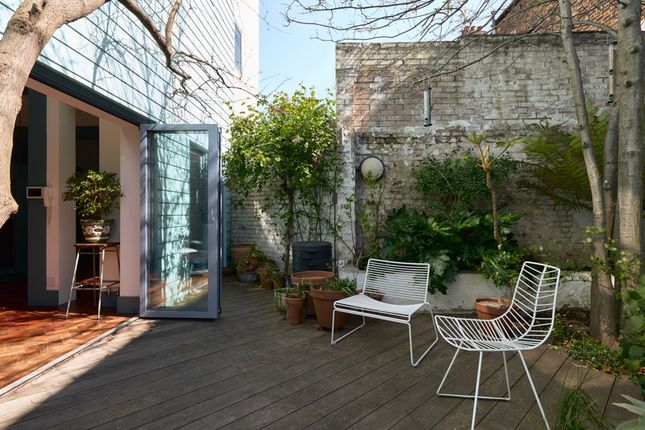 Flat Blue House, 2a, Garner Street, London photo 4