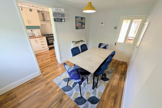 7, Laurel Estate, Cowes photo 2
