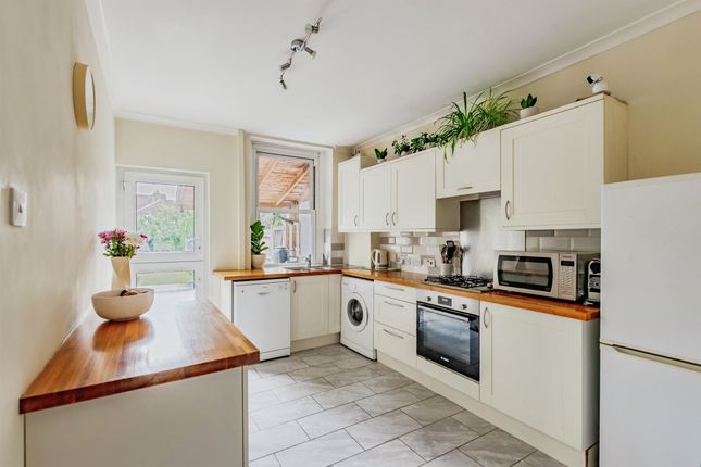 20, Earlsbrook Road, Redhill photo 2
