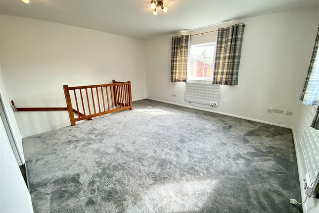 8 Baylam Dell, Luton photo 2