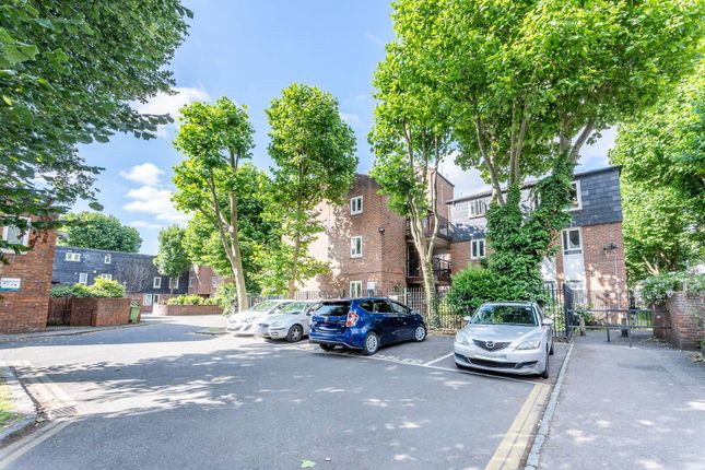 1-bed flat on Langdale Close, Oval, £280,000
