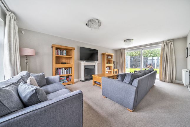 30 Pavilion Close, Pulborough photo 3