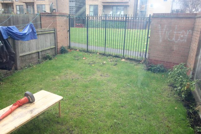 11, Deal court, Southall photo 4