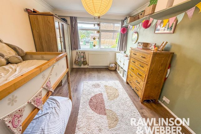 16, Glebelands, Esher photo 2