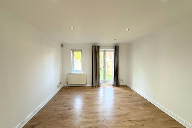 Grenville Place, Mill Hill photo 3