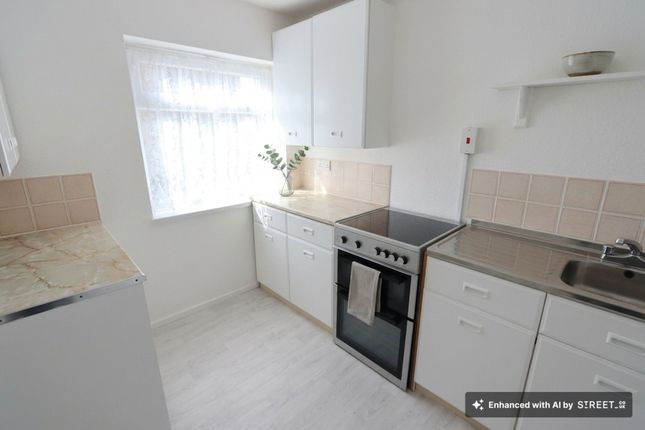 Flat 6, Silver Court, Manchester photo 4