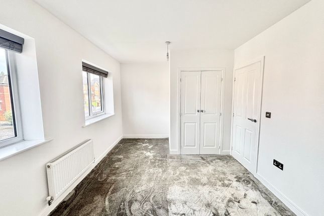 13, Lingholme Drive, Rochdale photo 5