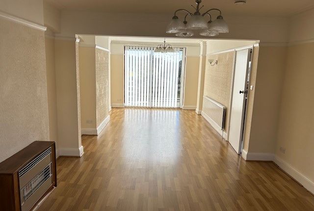 25, Brycedale Crescent, Southgate photo 4
