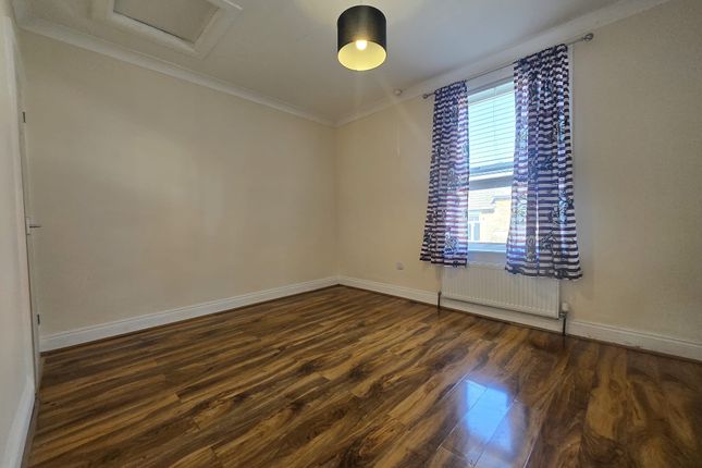 21, Curzon Road, Chatham photo 4