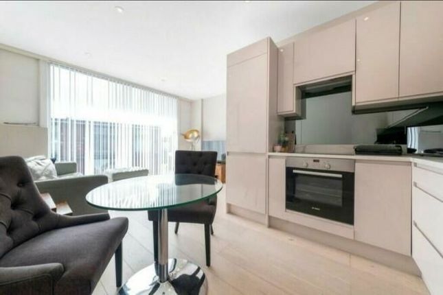 Flat for sale in Mulberry Place, London