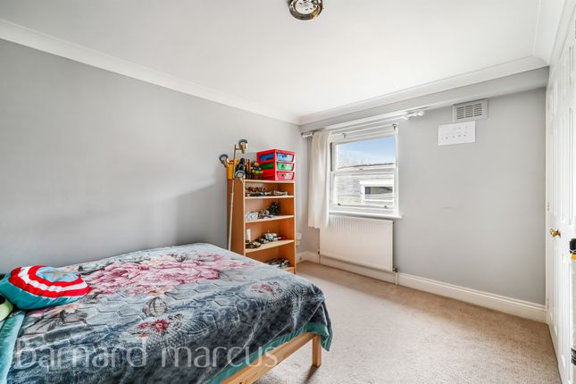 Flat for sale in Putney Hill, London